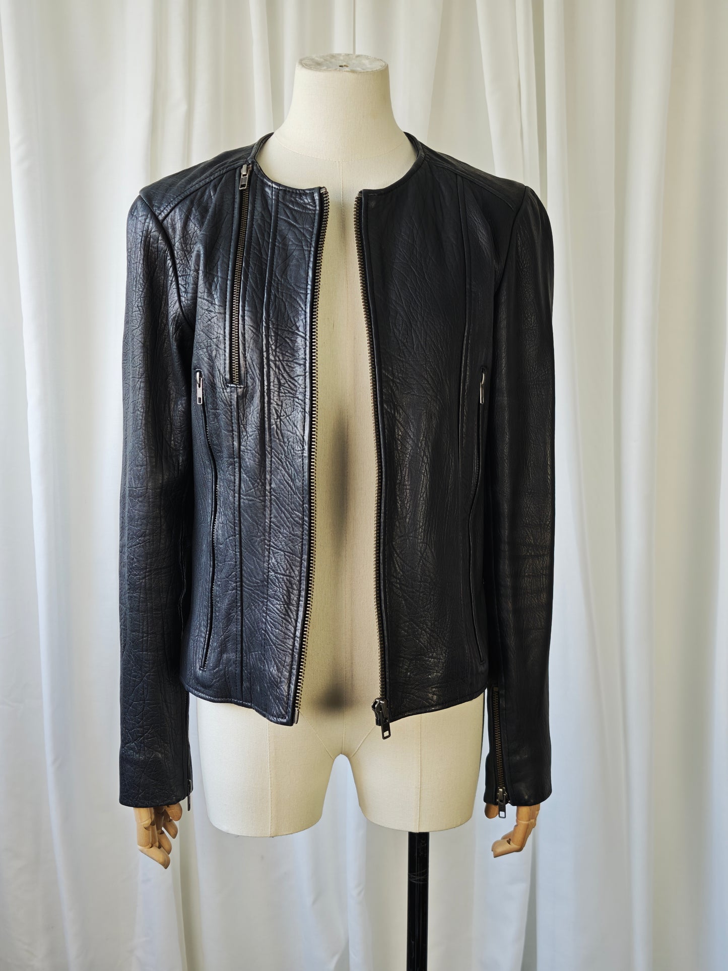 Fitted leather jacket