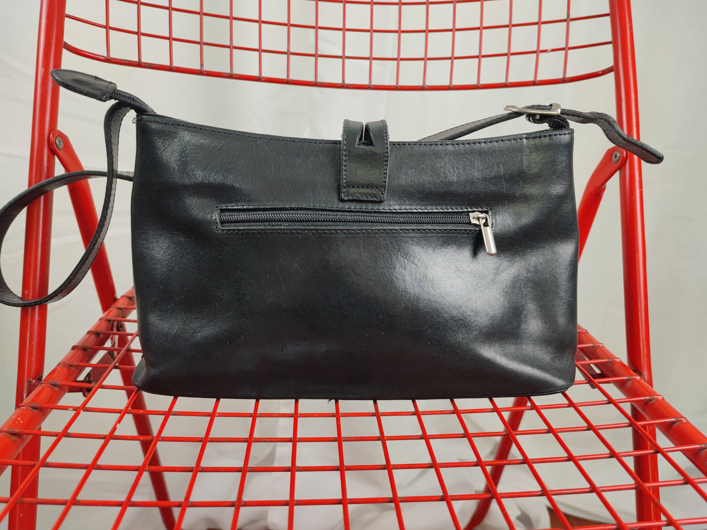 Leather shoulder bag