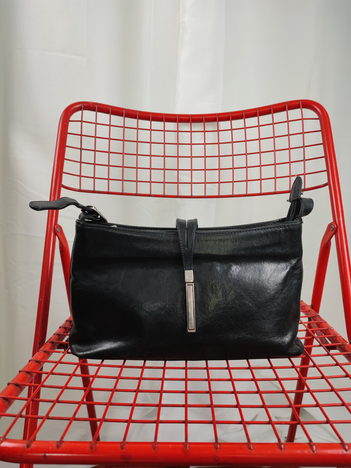 Leather shoulder bag
