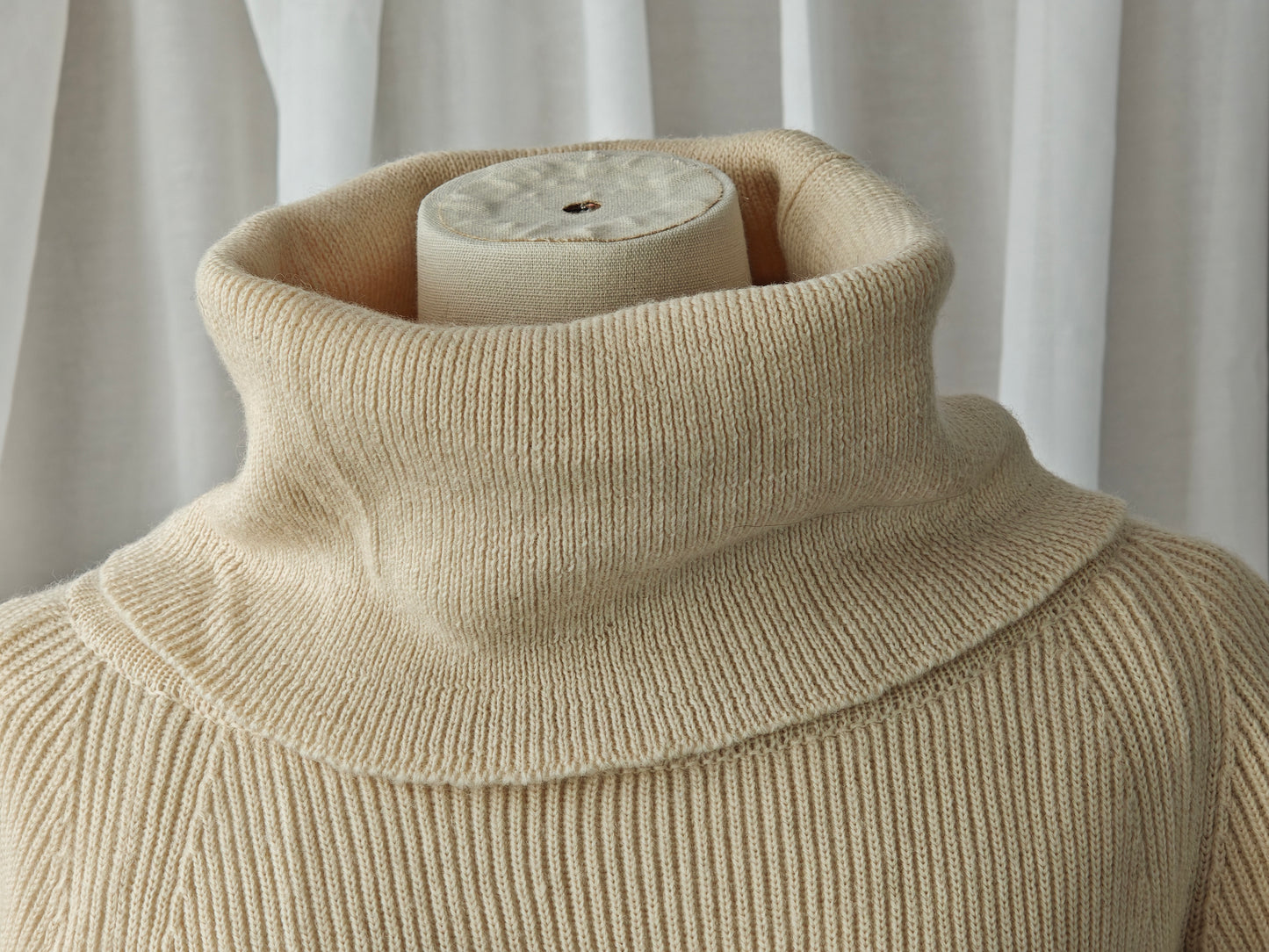 Butter yellow sweater - S/M