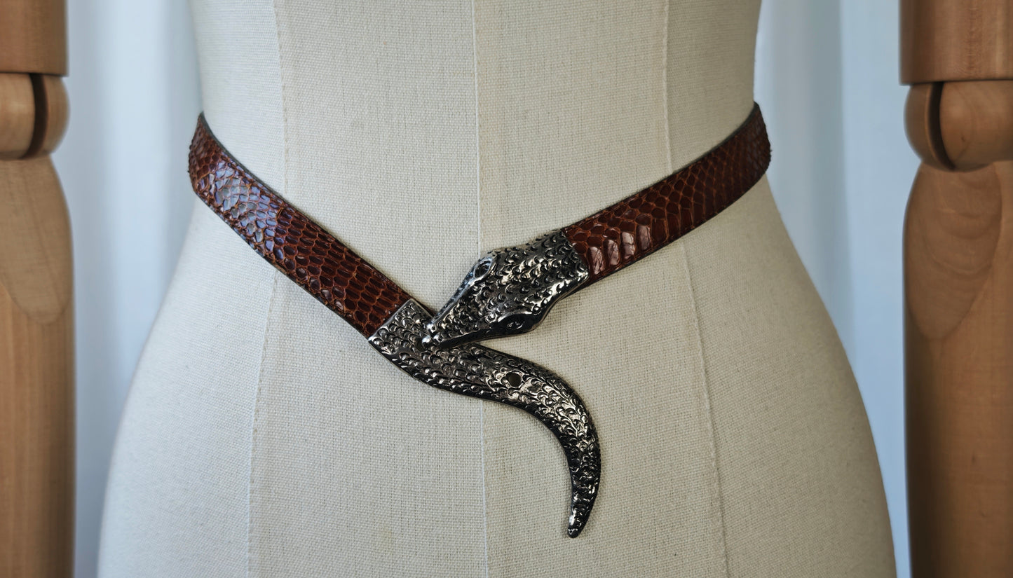 Belt with snake buckle