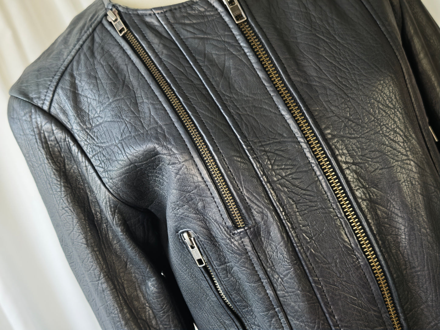 Fitted leather jacket