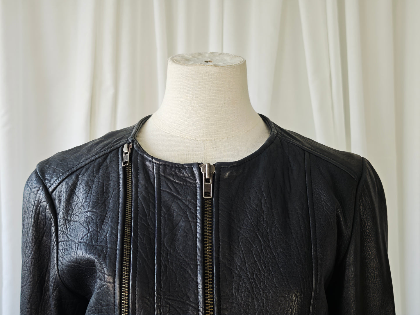 Fitted leather jacket