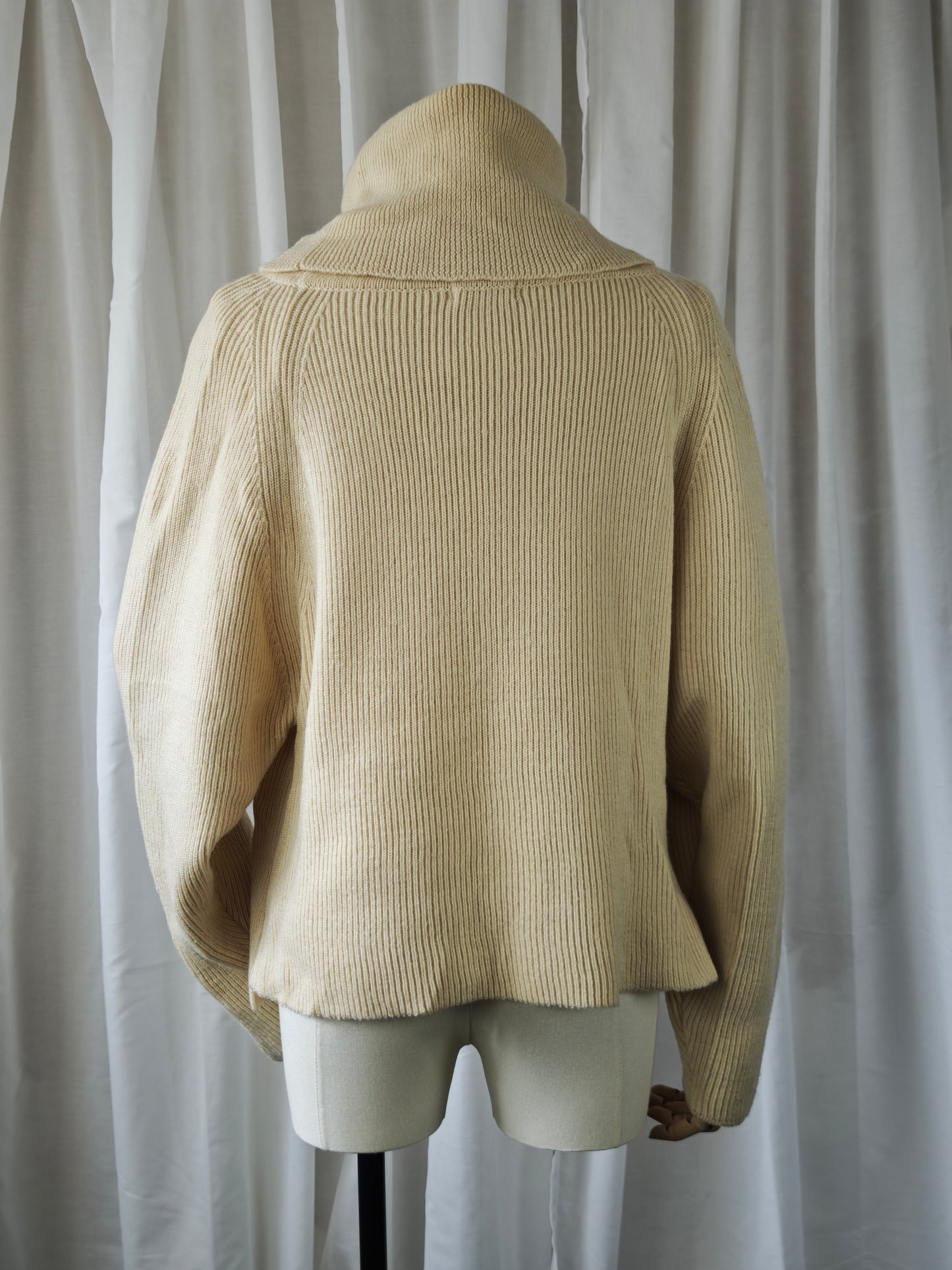 Butter yellow sweater - S/M