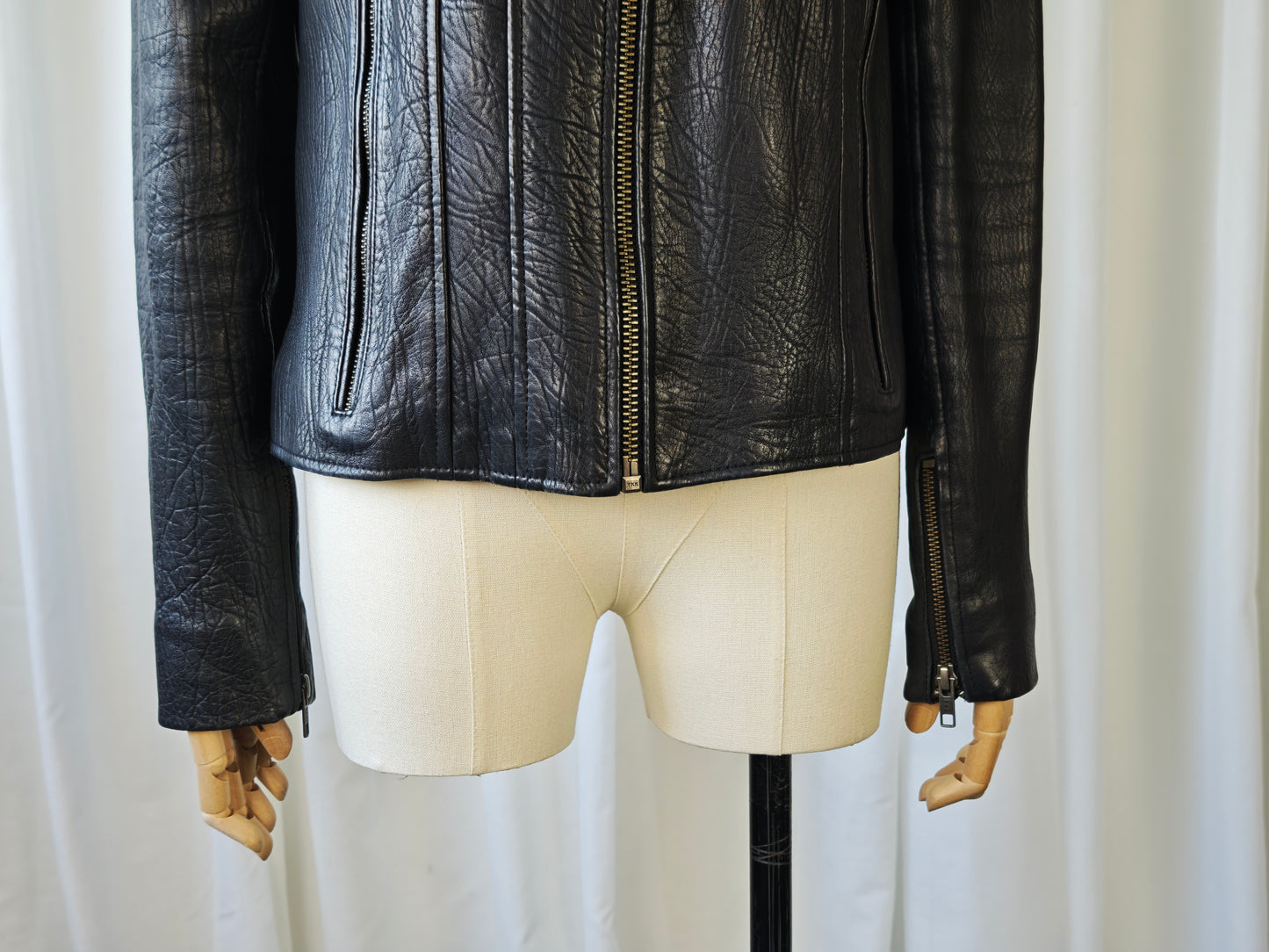 Fitted leather jacket