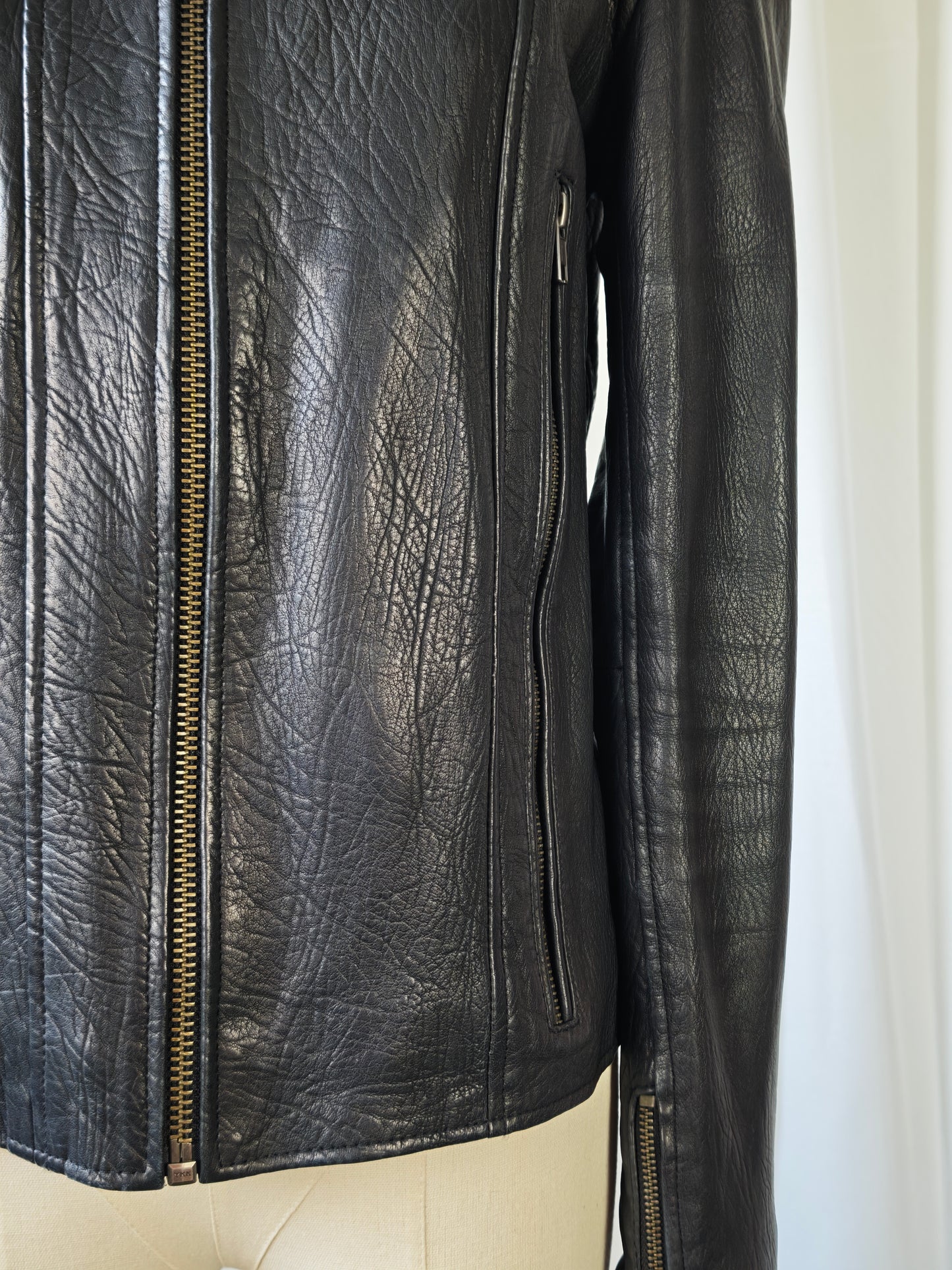 Fitted leather jacket