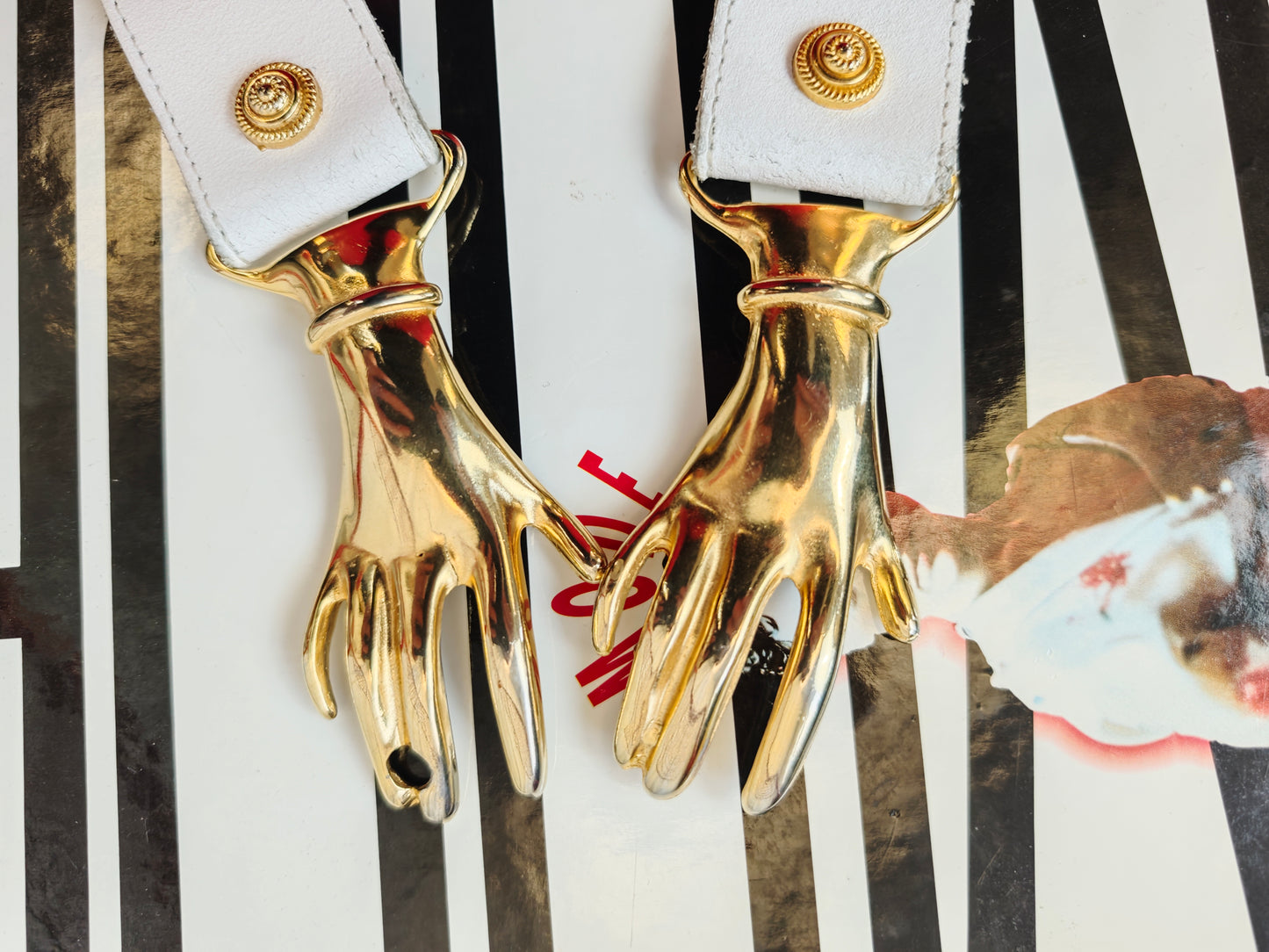 Clasping hands bel - M-XL