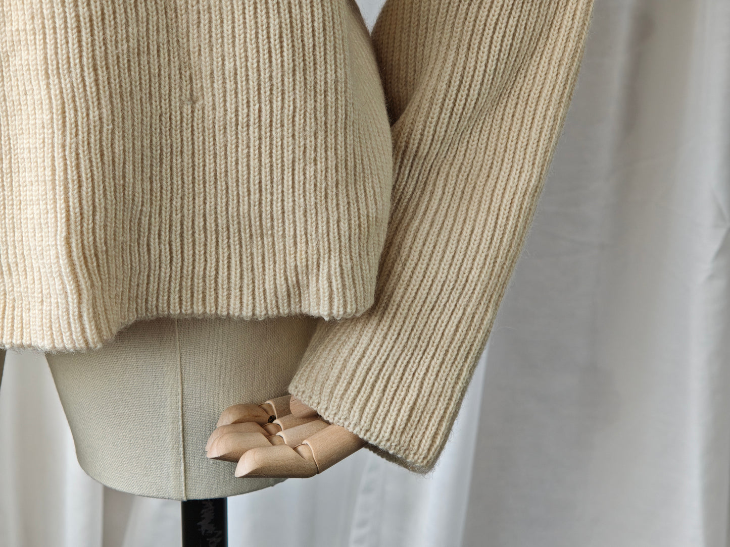 Butter yellow sweater - S/M