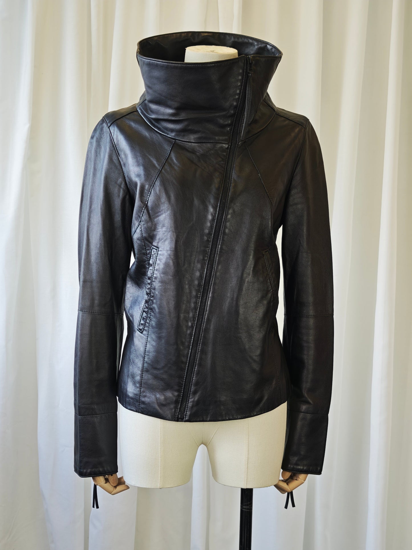 Lamb leather funnel neck jacket