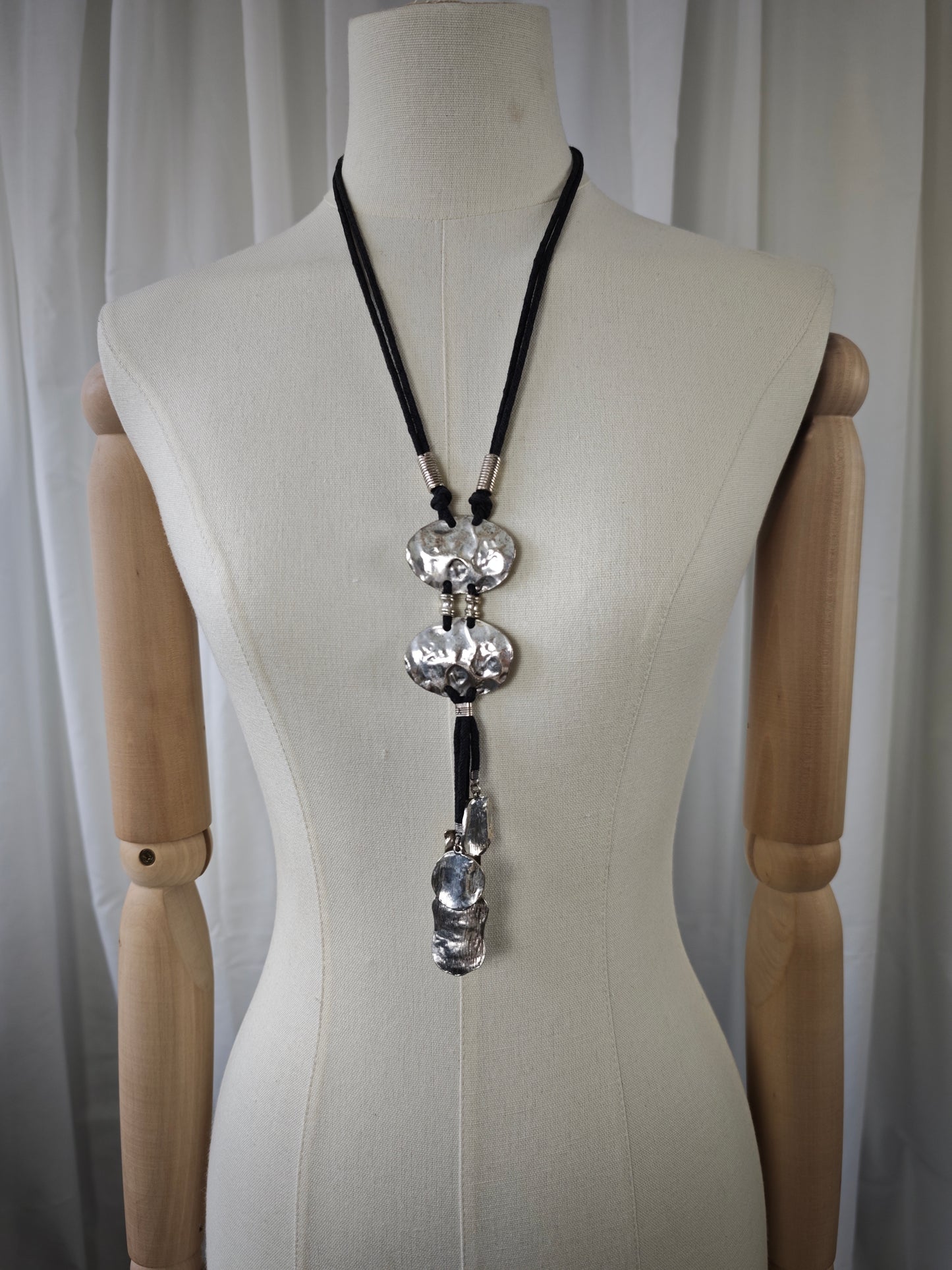 Silver pendant necklace