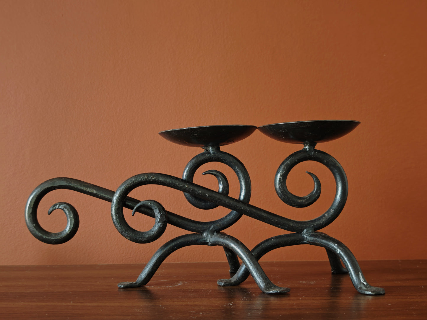 Set of 2 iron candle holders