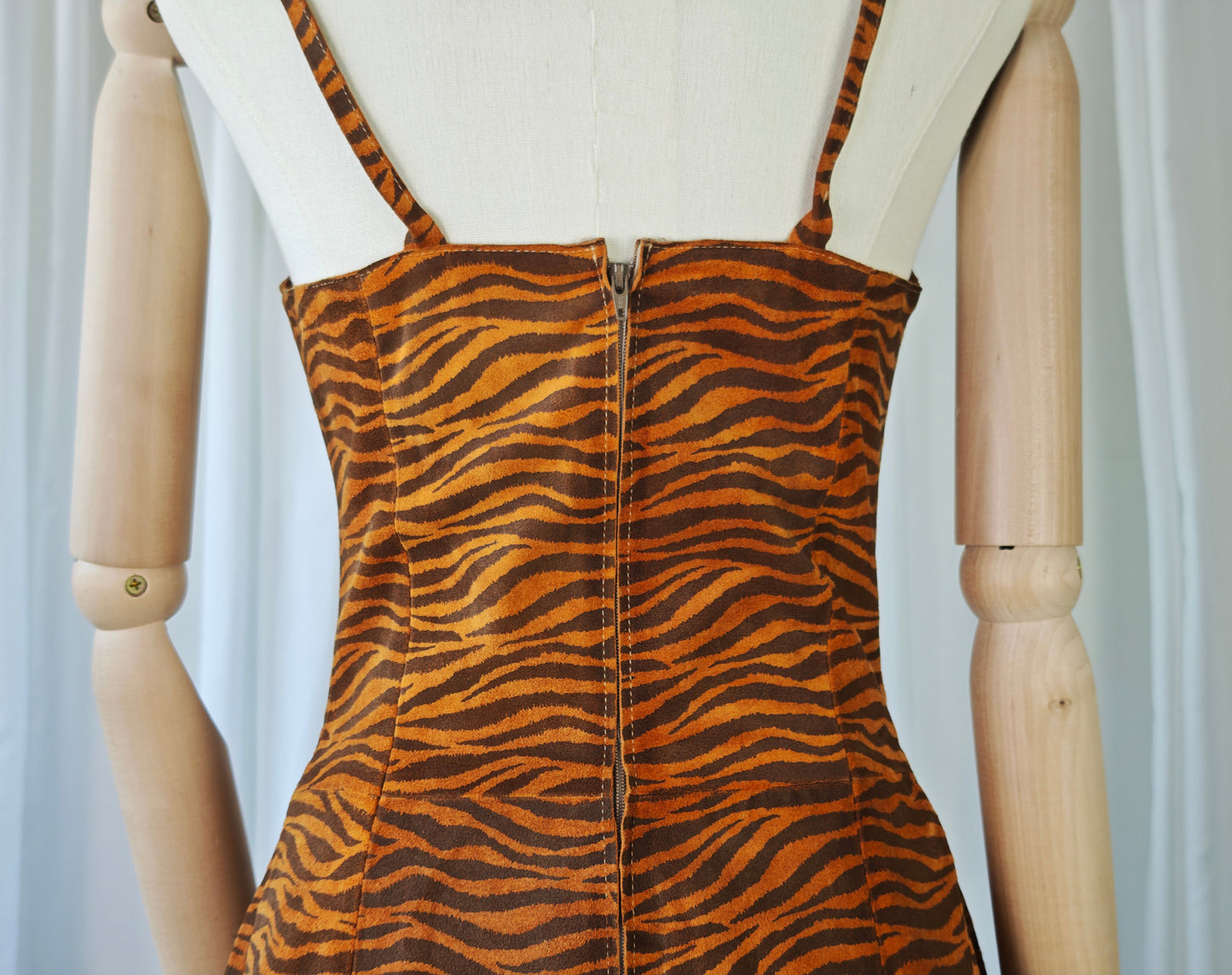 Suède tiger print dress