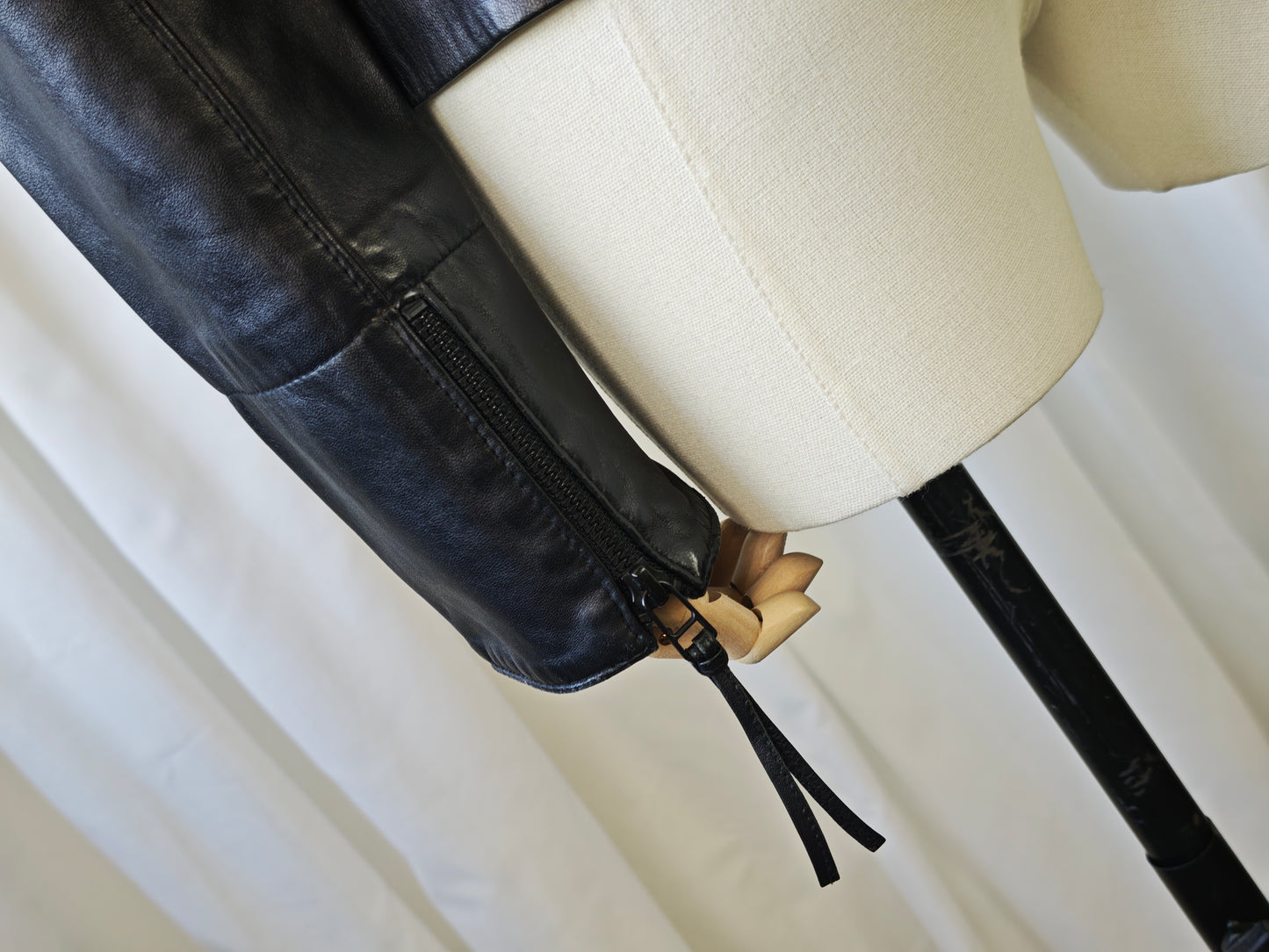 Lamb leather funnel neck jacket