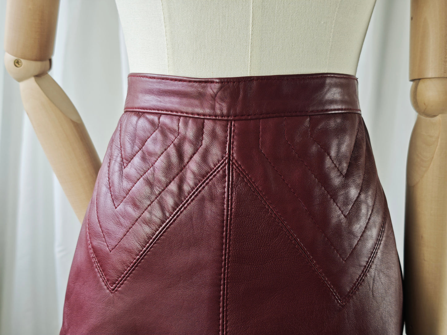 Burgundy leather skirt - M