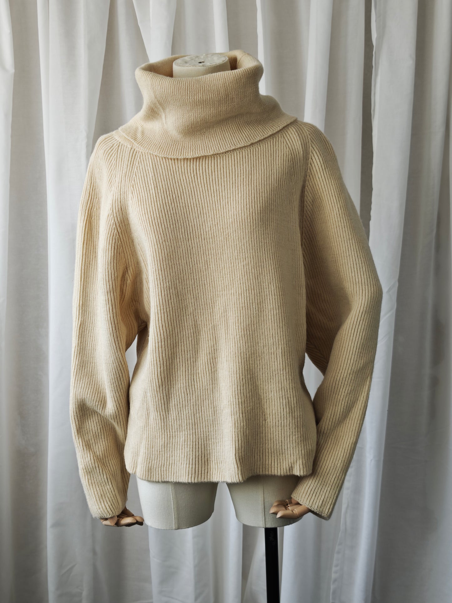 Butter yellow sweater - S/M