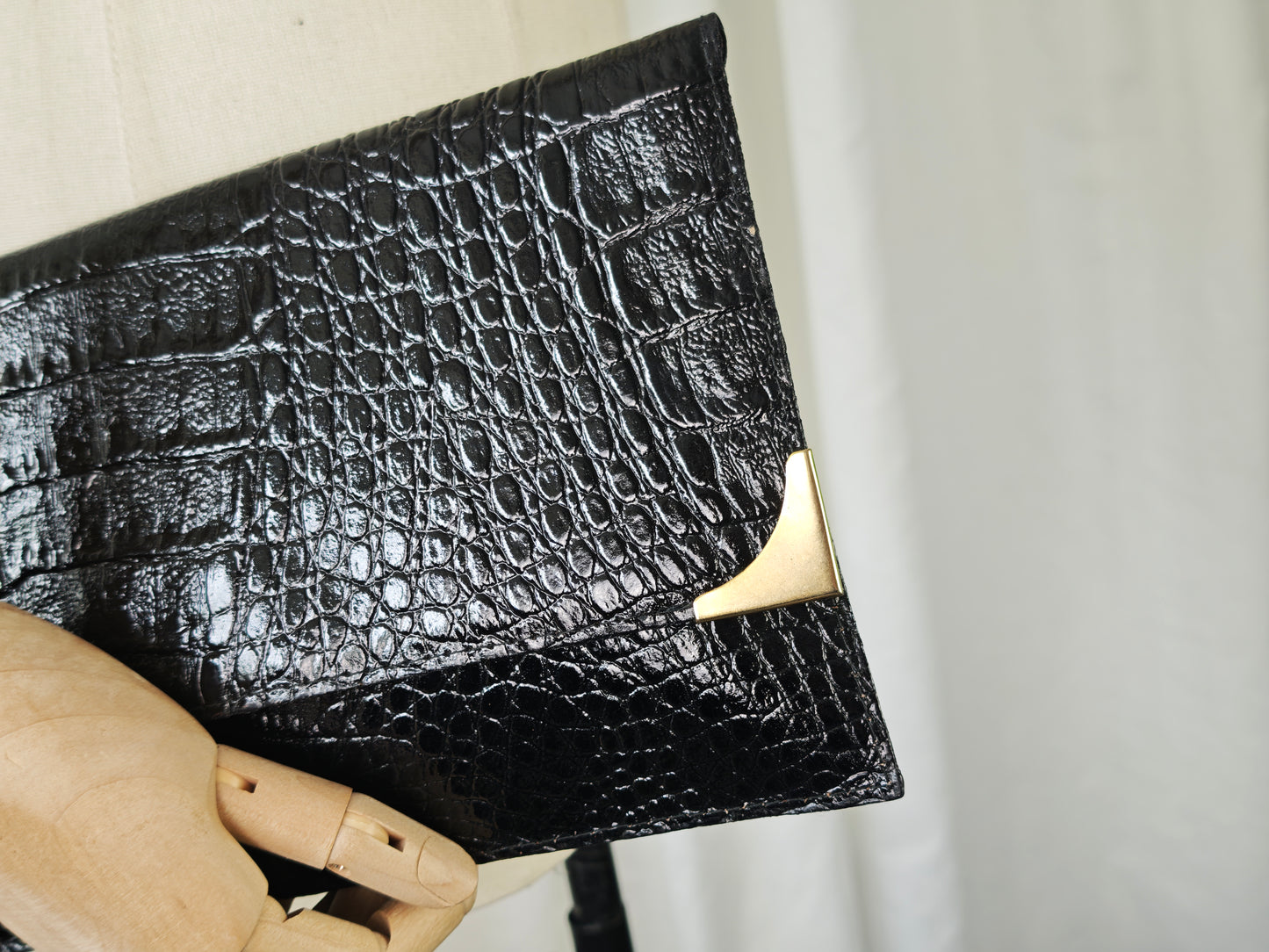 Crocodile envelop clutch