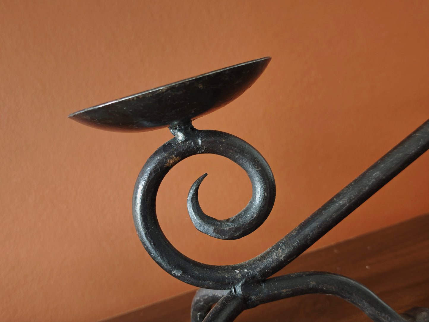 Set of 2 iron candle holders