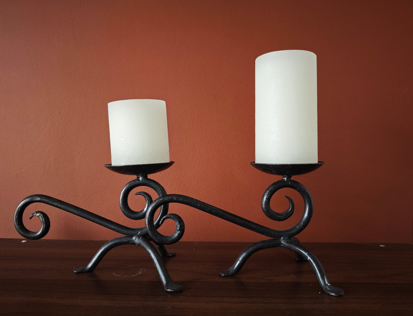 Set of 2 iron candle holders